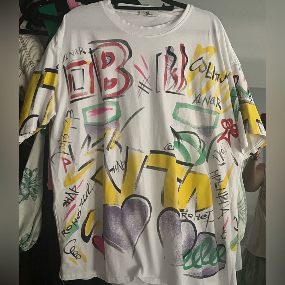 AWESOME GRAFFITI NWOT MOCHY COLORFUL T-Shirt     (O/S) #badass #oneofakind😉